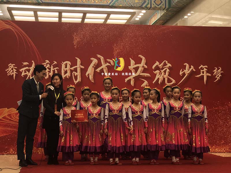 厦门代表团在人民大会堂舞台上表演的舞蹈《花·绽放》下面是部分花絮